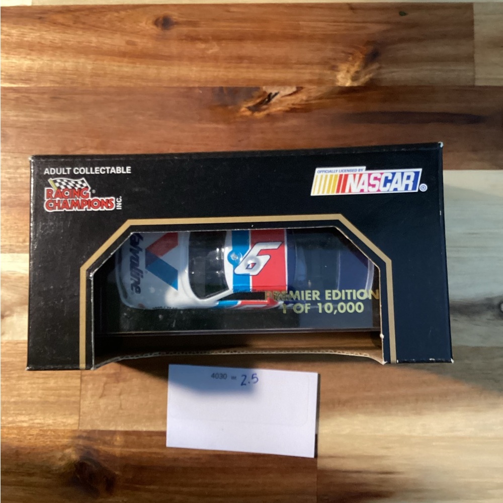 Racing Champions Premier 1:43 Mark Martin Valvoline Thunderbird Diecast